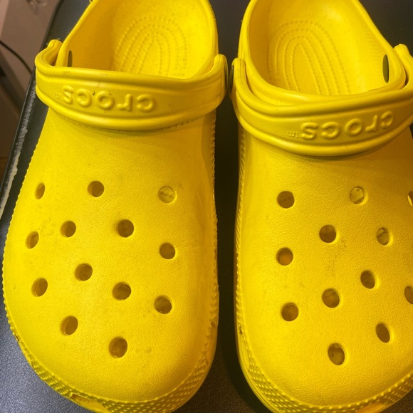 Yellow Crocs - Picture 5 of 6